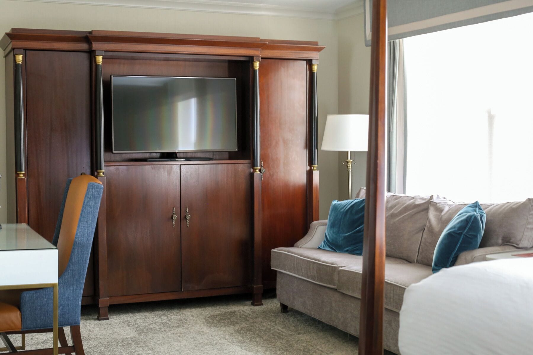 deluxe room, 1 queen bed with sofa bed | 1 bedroom, egyptian cotton sheets, premium bedding, desk