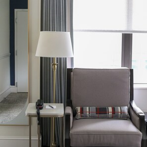 Premier Room, 1 Queen Bed | Living area | LCD TV, iPod dock