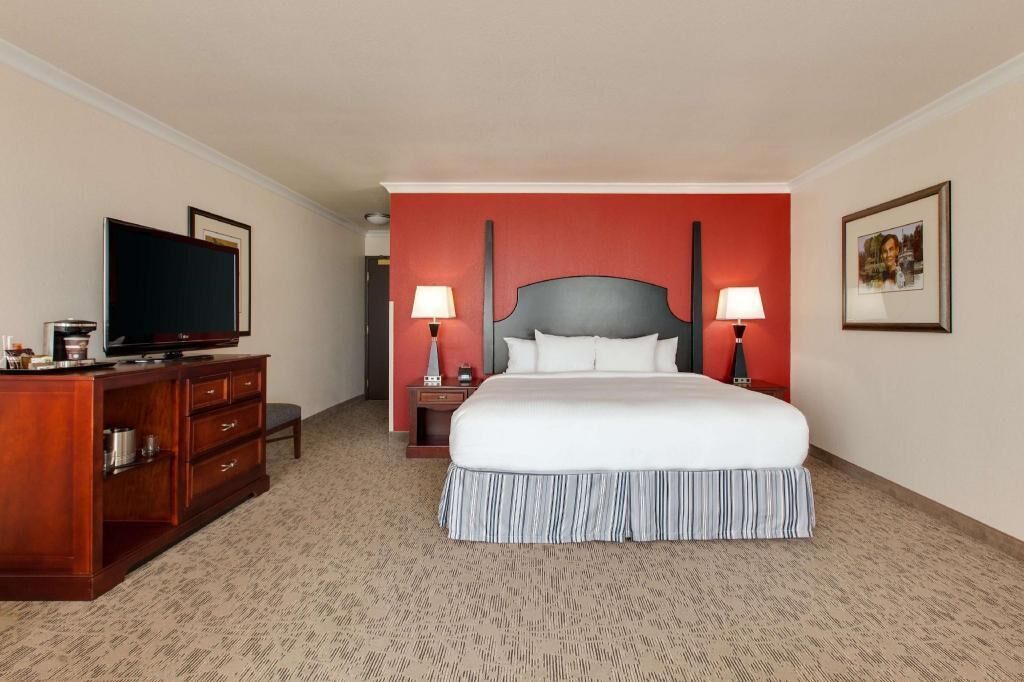 Premium bedding, down comforters, pillowtop beds, in-room safe