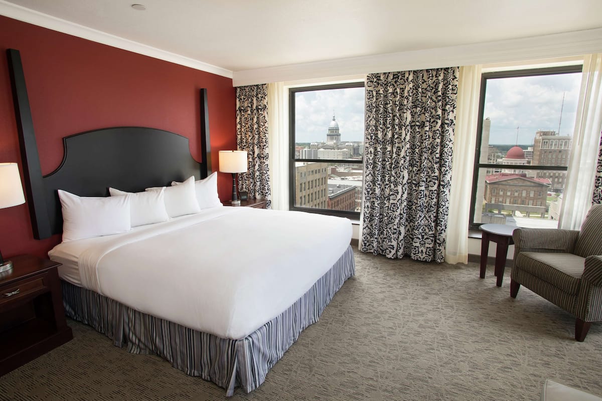 Room, 1 King Bed, City View, Corner | Premium bedding, down comforters, pillowtop beds, in-room safe