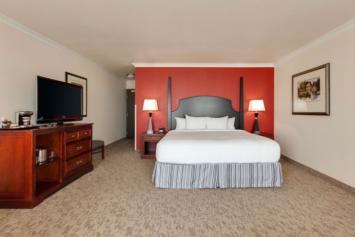 Premium bedding, down duvets, pillow-top beds, in-room safe