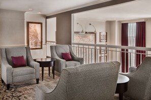 Serves lunch and dinner