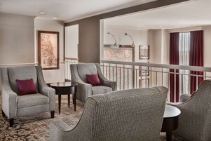 Serves lunch and dinner