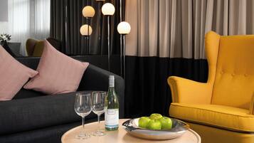 Suíte, 1 cama King | Roupas de cama premium, cofres nos quartos, individualmente decorados