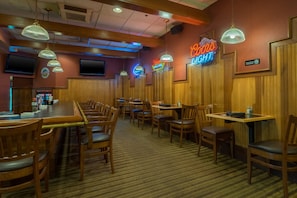 Bar (on property) - Holiday Inn Harrisburg - Hershey Area, I-81 by IHG (Grantville)