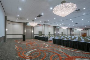 Ballroom - Holiday Inn Harrisburg - Hershey Area, I-81 by IHG (Grantville)