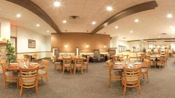 2 restaurants servant le petit déjeuner, spécialités Cuisine américaine