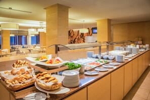 Daily buffet breakfast (MXN 399 per person)