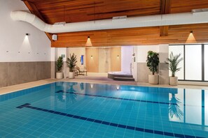 Piscine intérieure