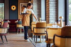 Breakfast and dinner served, British cuisine