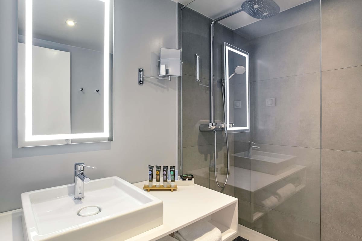 Executive Room, 1 Double Bed with Sofa bed | In-room safe, individually furnished, desk, laptop workspace