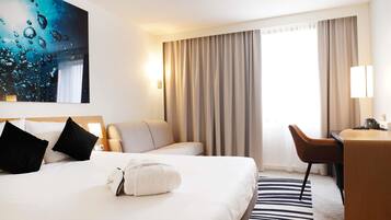 Executive Room, 1 Double Bed with Sofa bed | In-room safe, individually furnished, desk, laptop workspace