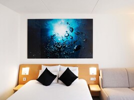 Executive Room, 1 Double Bed with Sofa bed | In-room safe, individually furnished, desk, laptop workspace