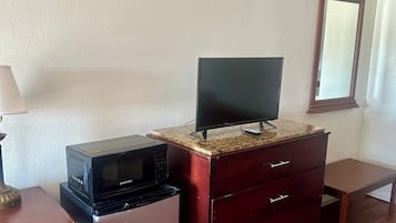 Tabla de planchar con plancha, wifi gratis, ropa de cama y despertador