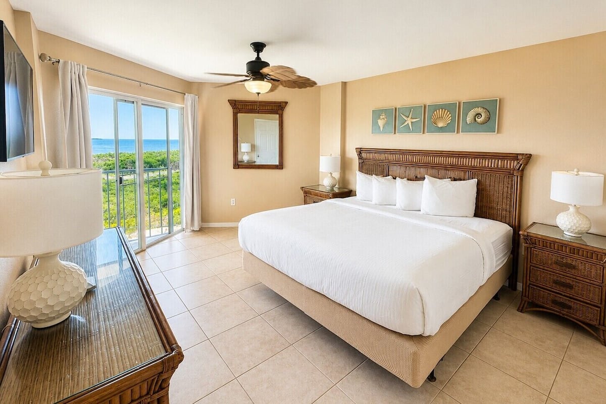 1 bedroom, premium bedding, in-room safe, laptop workspace