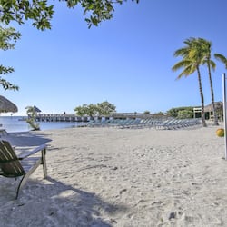 Private beach, beach towels