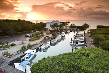 Hotel entrance and lobby at Ocean Pointe Suites at Key Largo