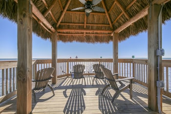 BBQ/picnic area at Ocean Pointe Suites at Key Largo