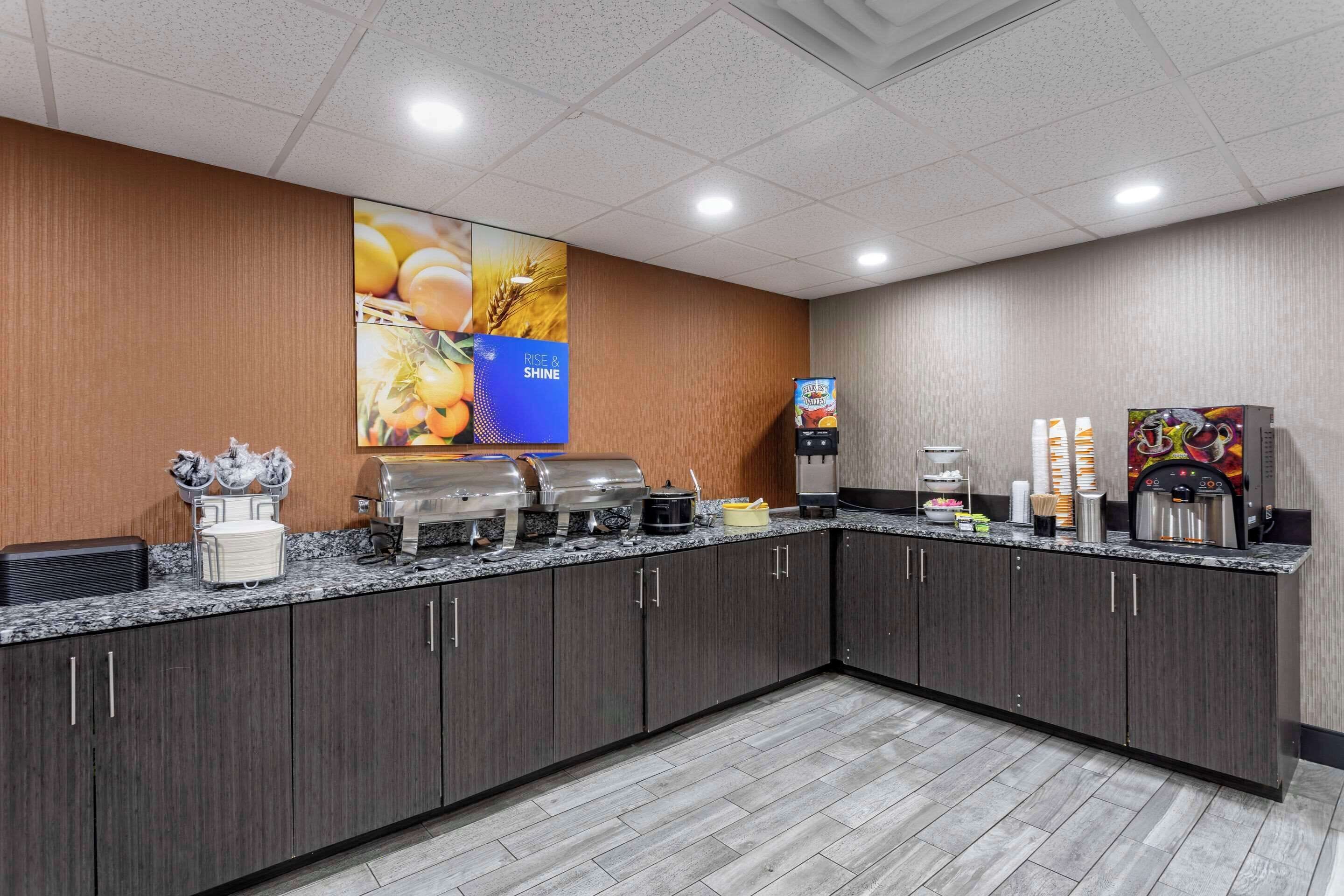 Photo - Comfort Inn & Suites Nashville Downtown - Stadium