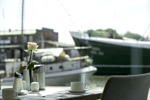 Terrace/patio - Nordsee Hotel Bremerhaven Fischereihafen (Bremerhaven)