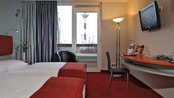 Roupas de cama antialérgicas, frigobar, cofres nos quartos, escrivaninha