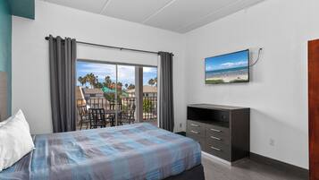 Suite, Meerdere bedden, niet-roken | Luxe beddengoed, een bureau, een laptopwerkplek