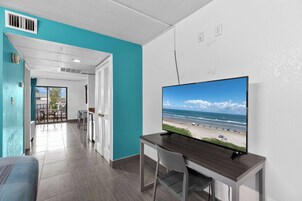 Lakosztály, 1 king (extra méretű) franciaágy, nemdohányzó | Prémium ágynemű, íróasztal és laptophoz jól használható munkafelület