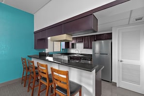 Suite, Multiple Beds, Non Smoking | Private kitchen