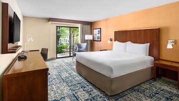 Seprai premium, meja kerja, dan ruang kerja ramah laptop