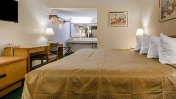 Standard Room, 1 King Bed, Non Smoking | Desk, blackout drapes, iron/ironing board, free WiFi