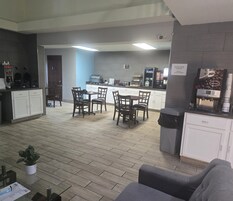 Desayuno para llevar gratuito y diario