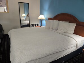 Room, 1 King Bed, Non Smoking | In-room safe, desk, iron/ironing board, free WiFi