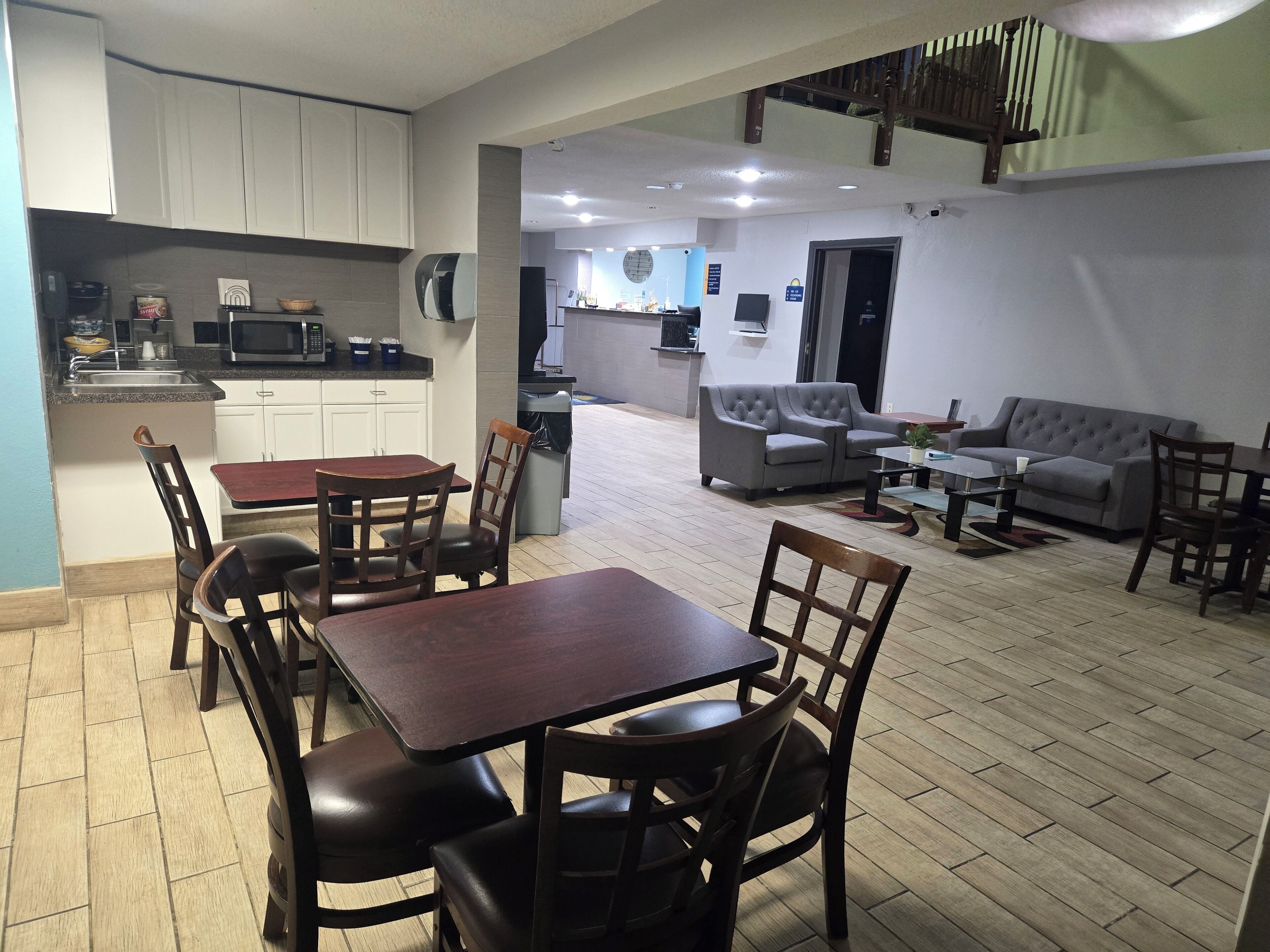 Tägliches inbegriffenes Frühstück zum Mitnehmen