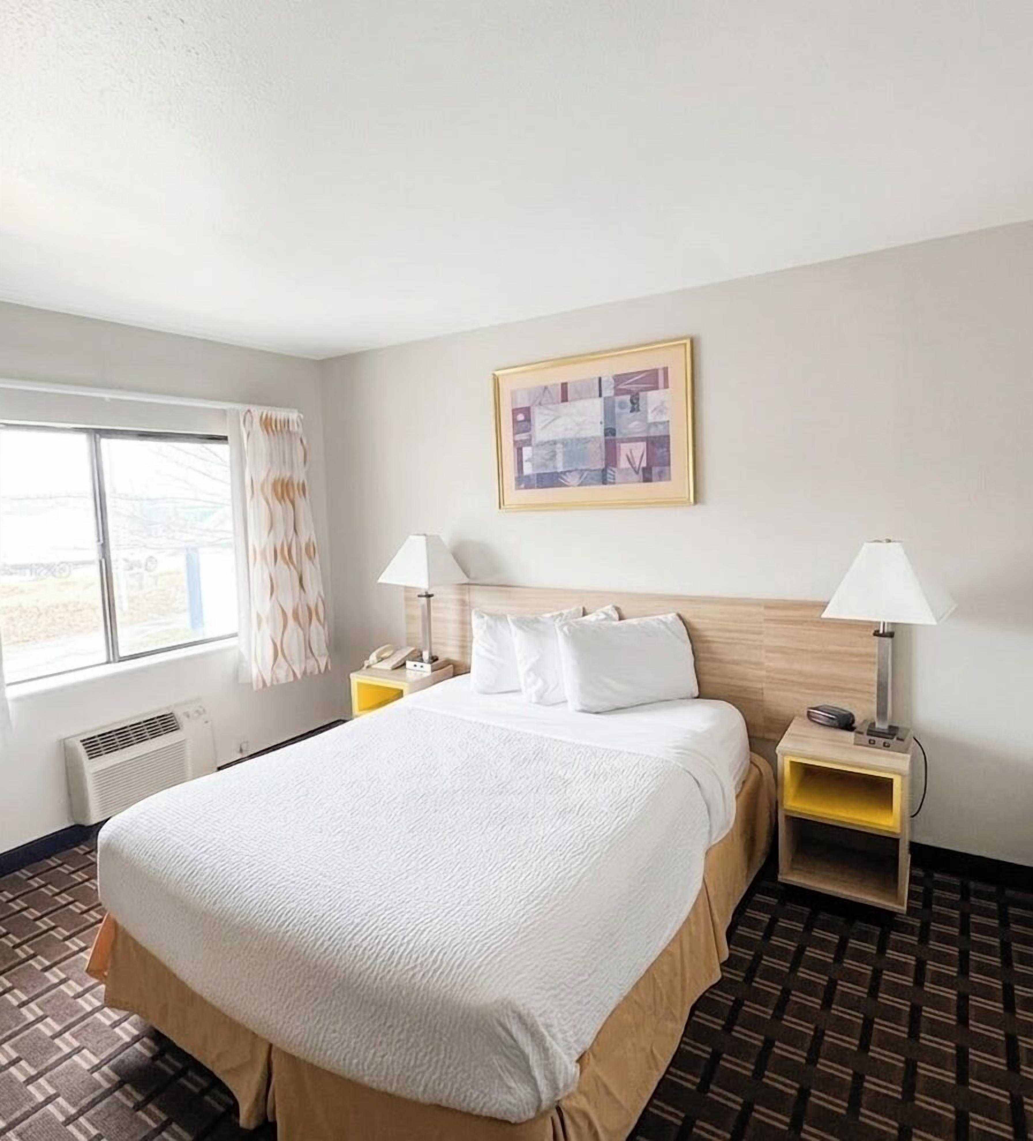 Room, 1 Queen Bed, Non Smoking (No Elevator) | Desk, iron/ironing board, free WiFi, bed sheets