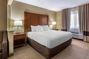 Suite, Non Smoking | In-room safe, desk, blackout drapes, iron/ironing board