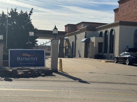 Front of property. Baymont by Wyndham Festus