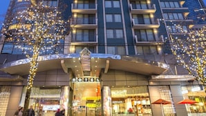 Unclassified image, 5 of 5, button - Blue Horizon Hotel (Vancouver)