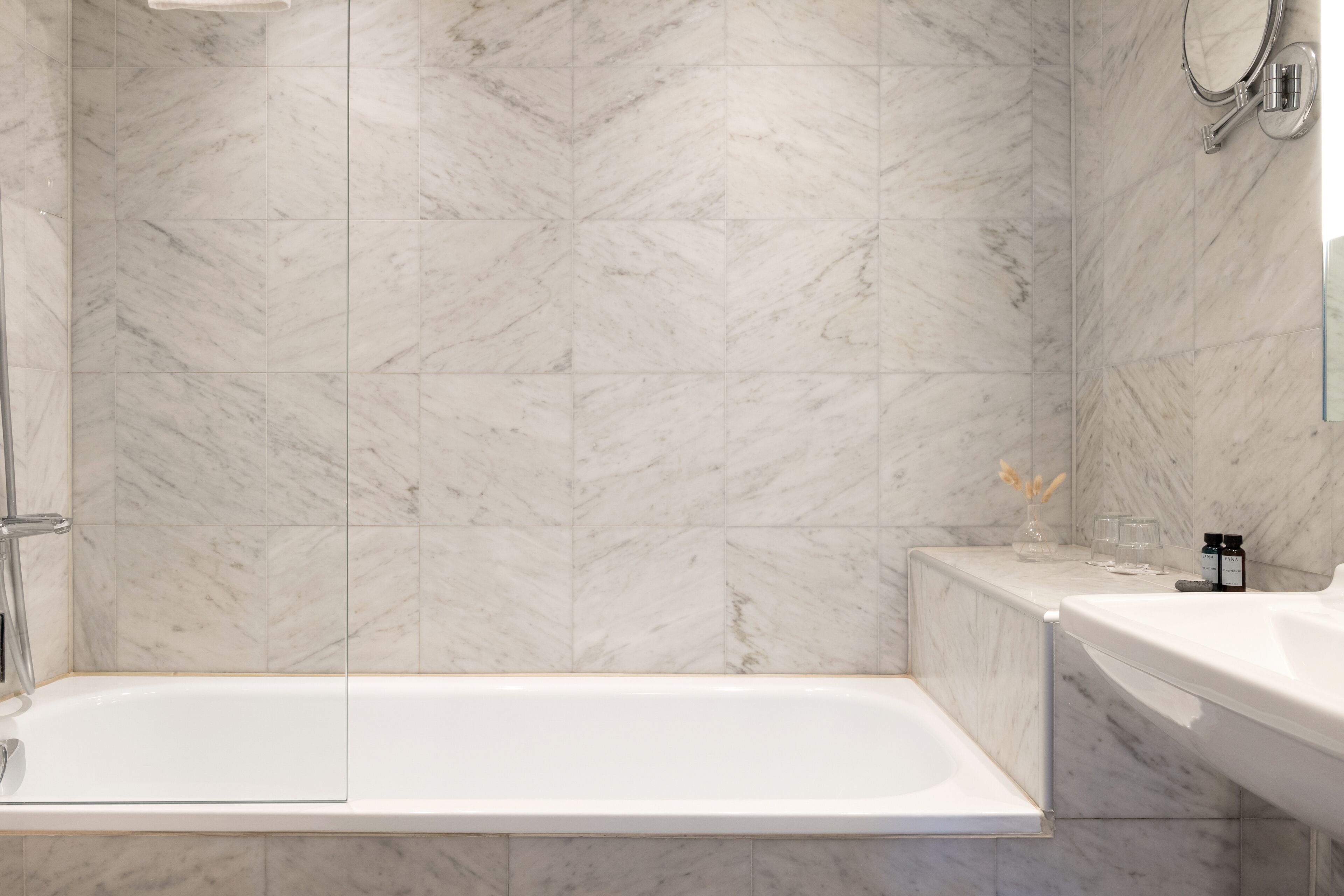 deluxe double - lilla hotellet | bathroom | eco-friendly toiletries, hair dryer, towels