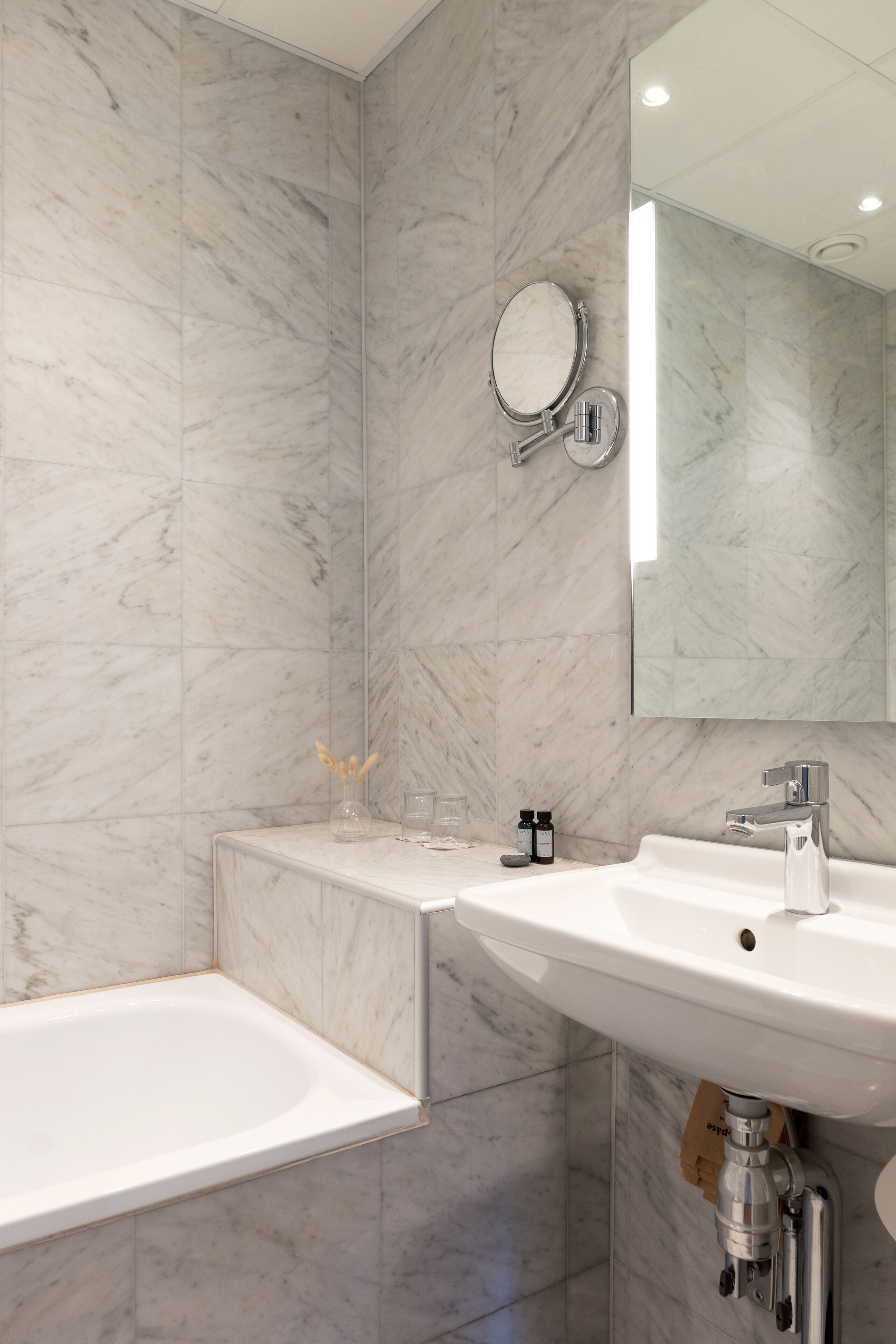 deluxe double - lilla hotellet | bathroom | eco-friendly toiletries, hair dryer, towels
