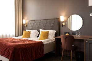 Habitación familiar | Ropa de cama hipoalergénica, minibar, caja fuerte y escritorio