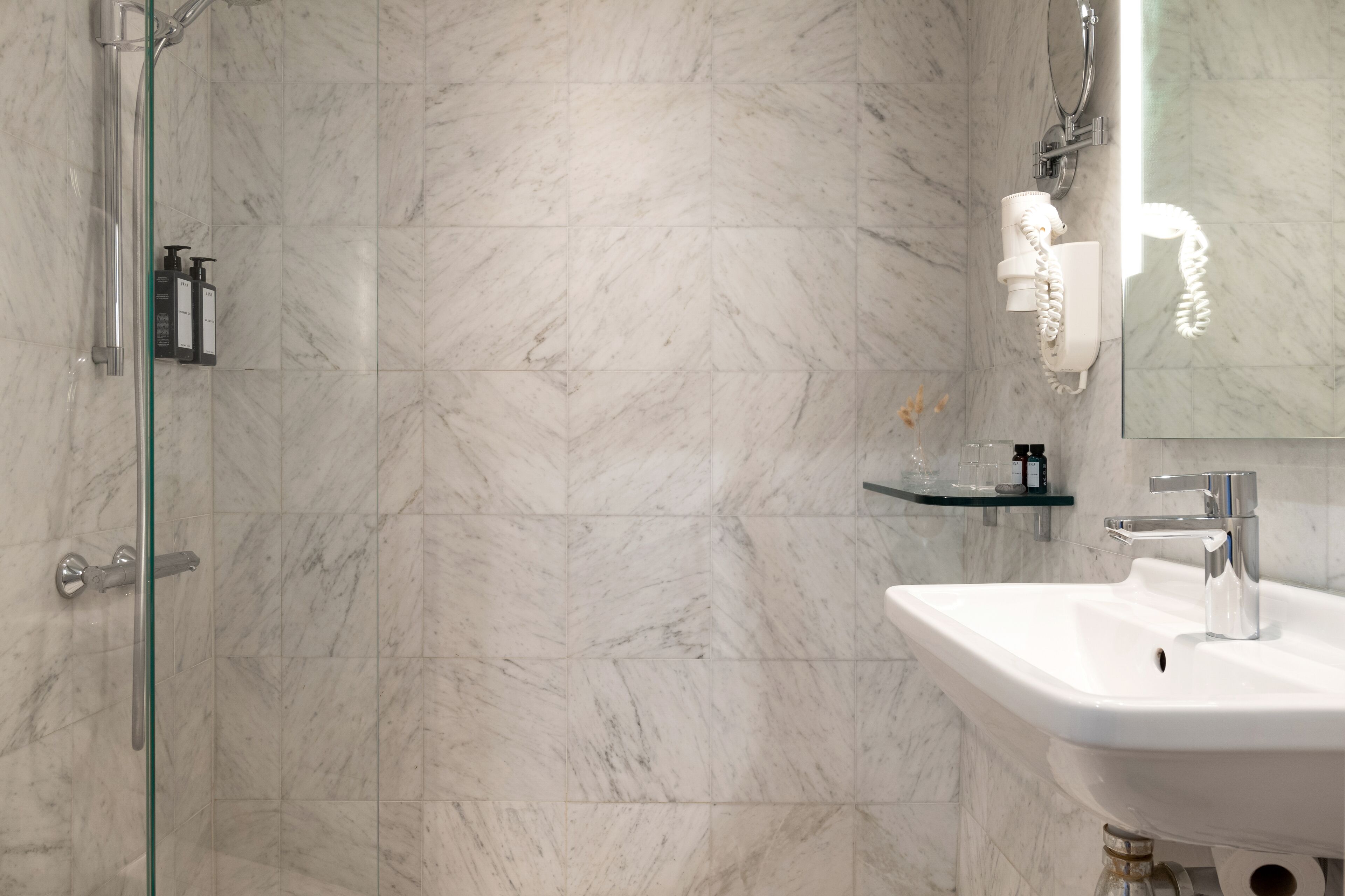 standard single - lilla hotellet | bathroom | eco-friendly toiletries, hair dryer, towels