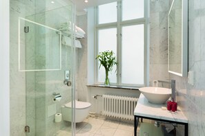 Eco-friendly toiletries, hair dryer, towels - Elite Stora Hotellet Örebro (Örebro)