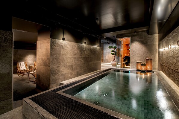 Sauna, hot tub, steam room, massages