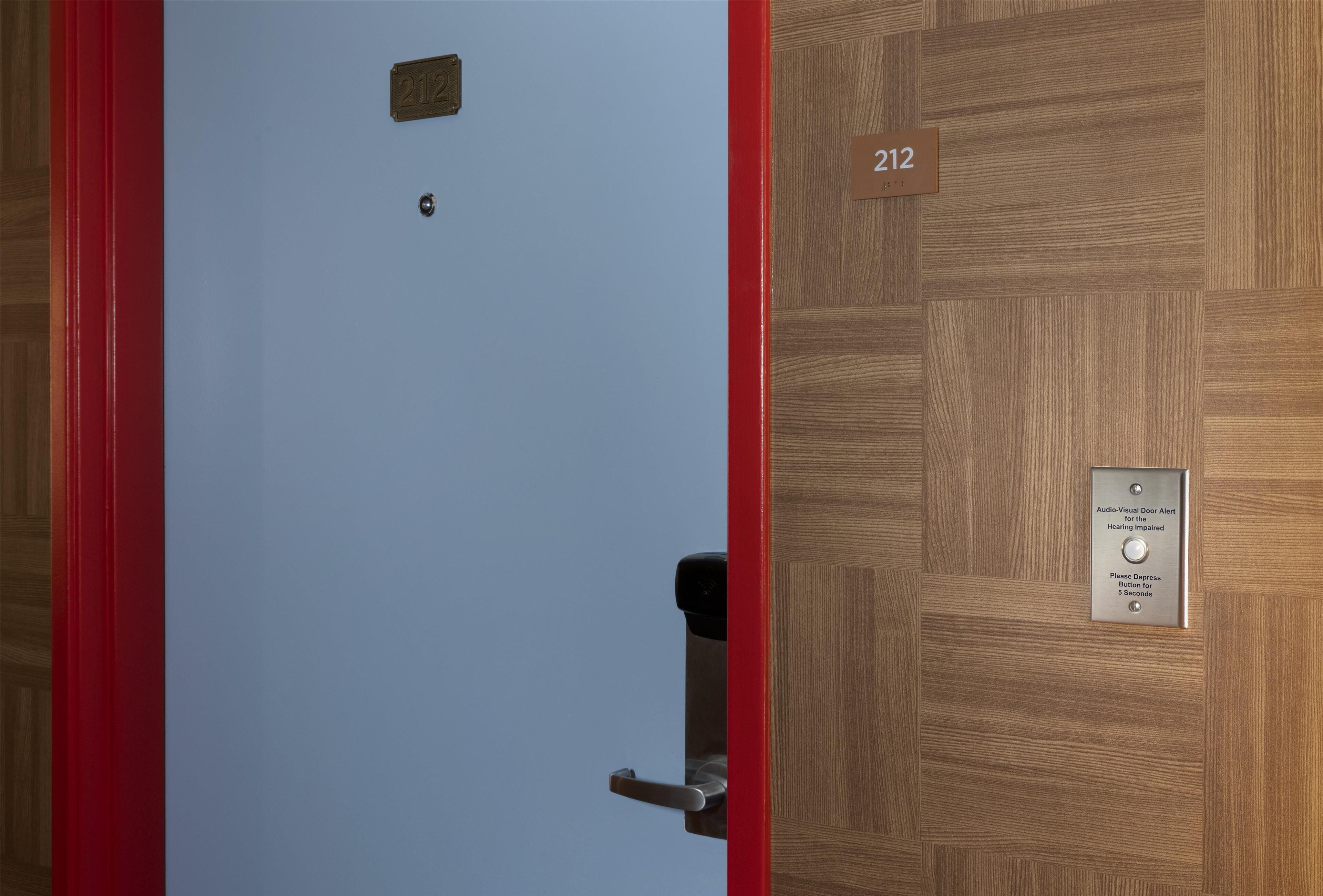 room, 1 king bed, bay view (hearing) | egyptian cotton sheets, premium bedding, in-room safe, desk