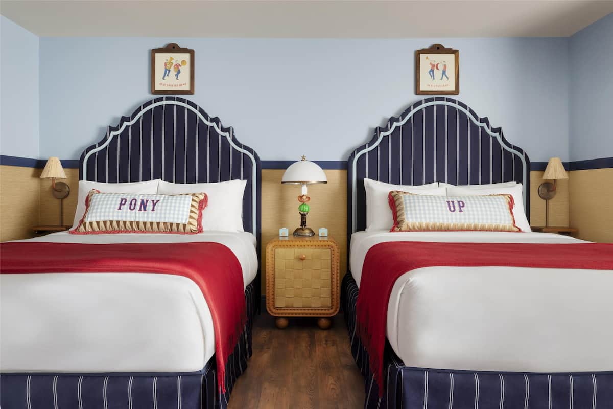 Egyptian cotton sheets, premium bedding, in-room safe, desk