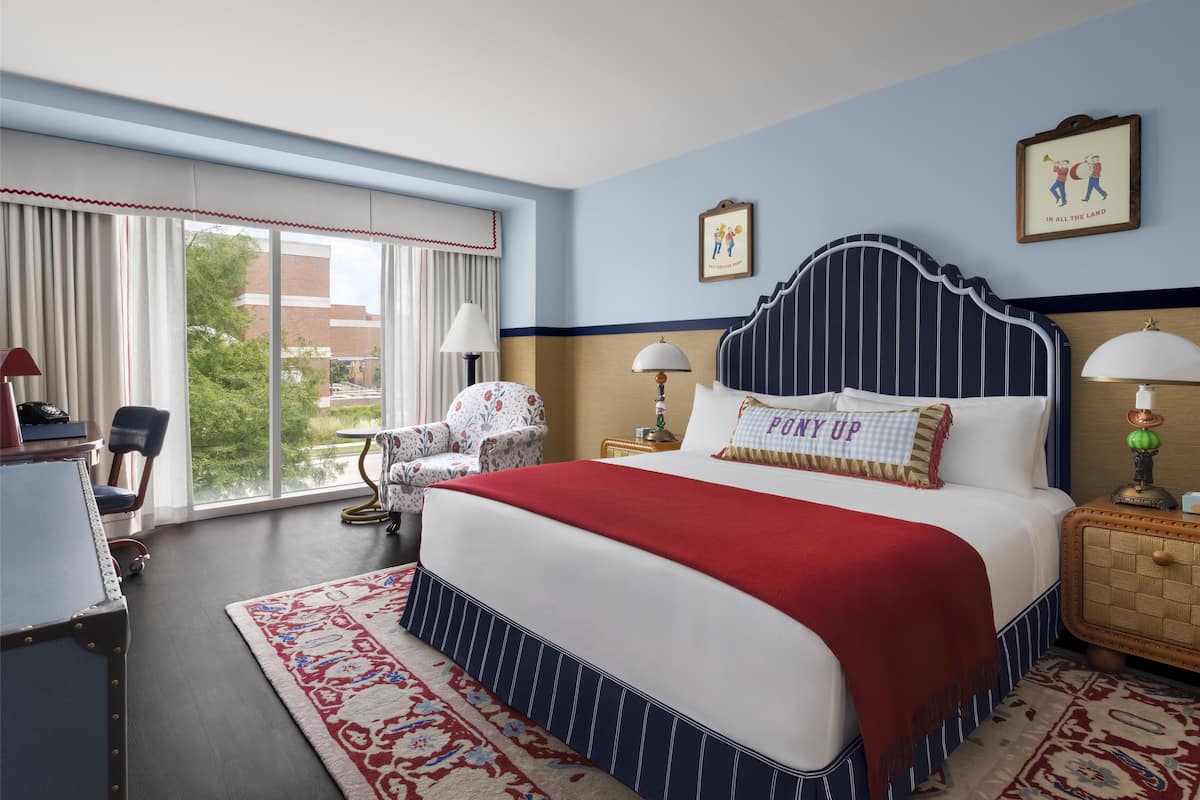 Egyptian cotton sheets, premium bedding, in-room safe, desk