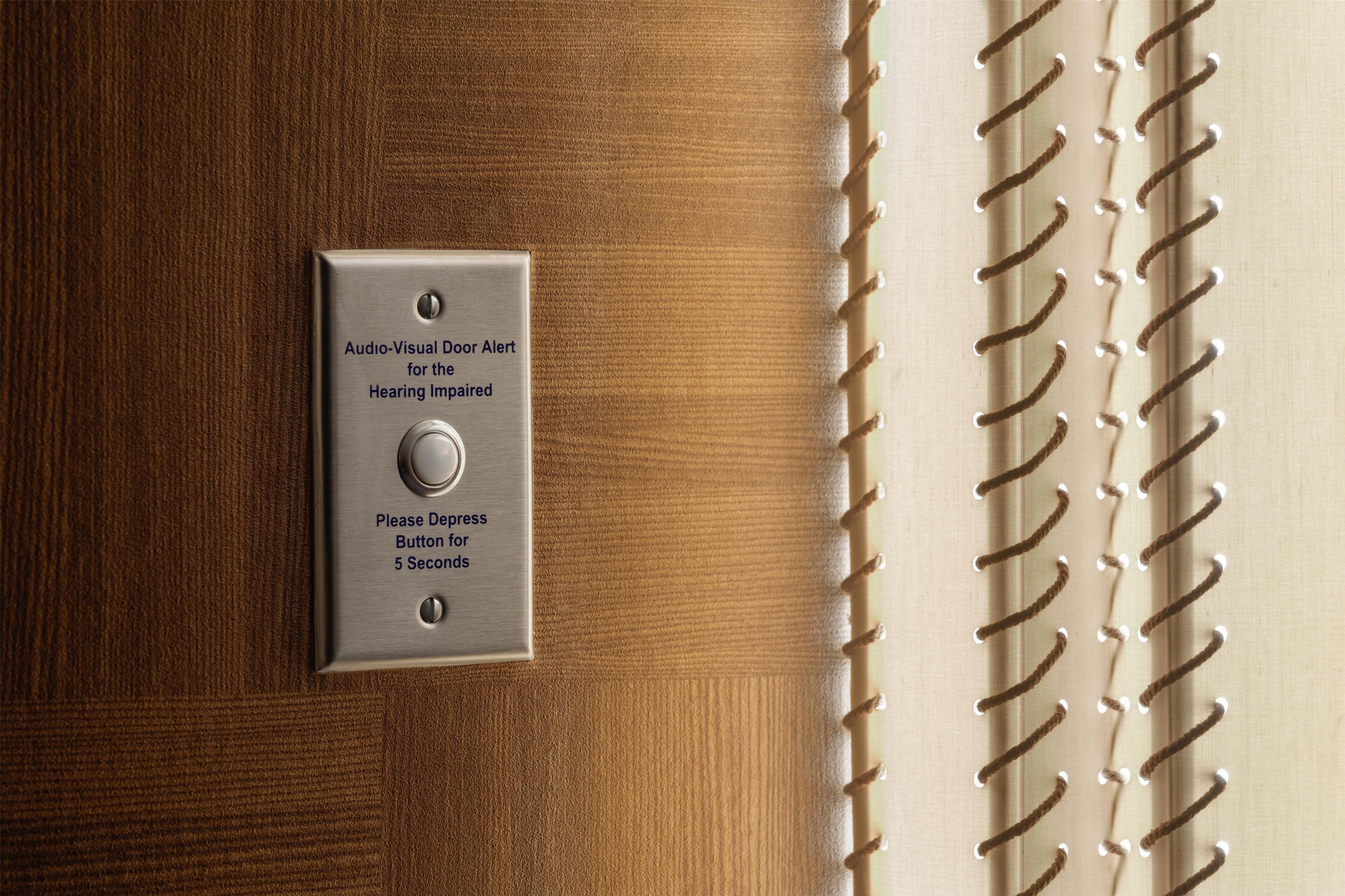 egyptian cotton sheets, premium bedding, in-room safe, desk