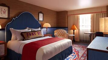 Egyptian cotton sheets, premium bedding, in-room safe, desk