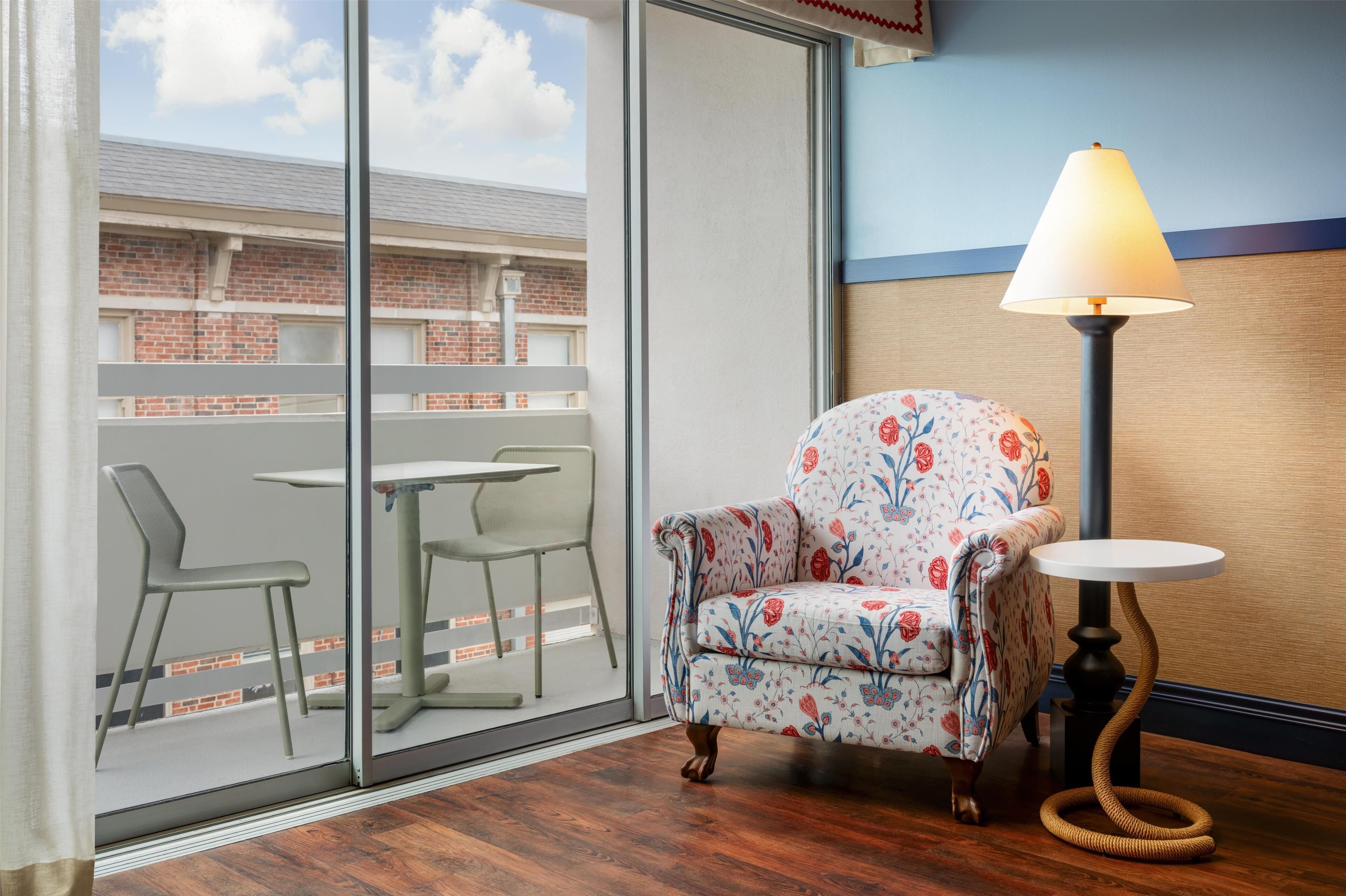 deluxe room, 1 king bed (university view) | living area | 37-inch flat-screen tv with cable channels, tv