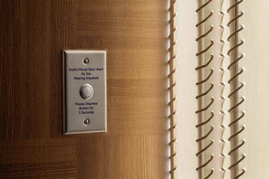 Room, 1 King Bed, Accessible, Bay View (Hearing) | Egyptian cotton sheets, premium bedding, in-room safe, desk